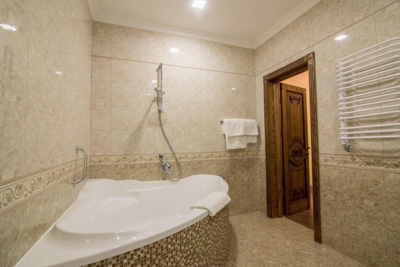 Panskiy Dvir Chernivtsi Ngoại thất bức ảnh